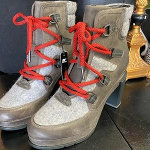 Sorel NWT Leather Lace-up up heeled boot.